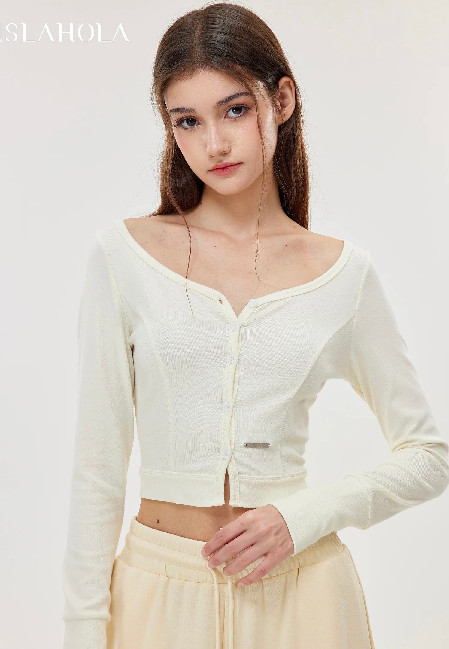 ISLAOUT074 Button Scoop Neck Cropped Cardigan — image 3