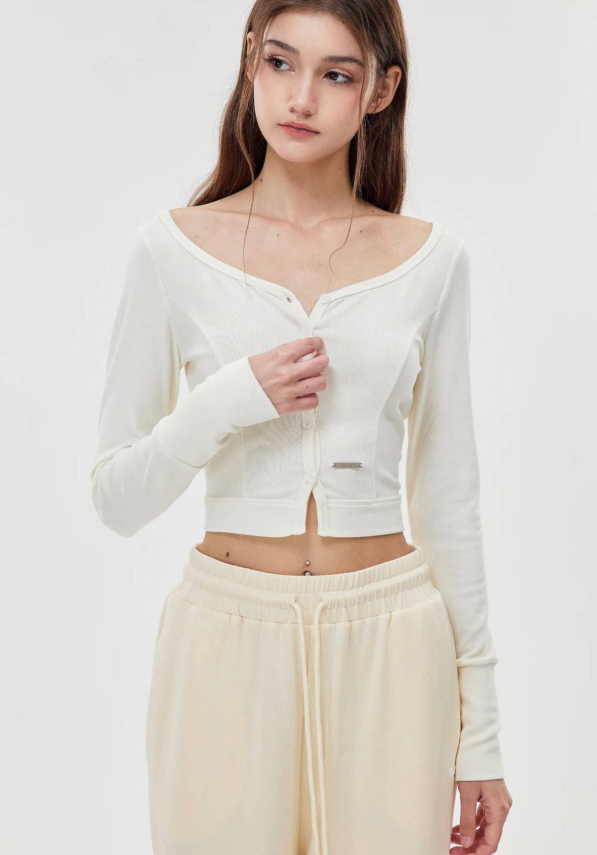 ISLAOUT074 Button Scoop Neck Cropped Cardigan — image 17