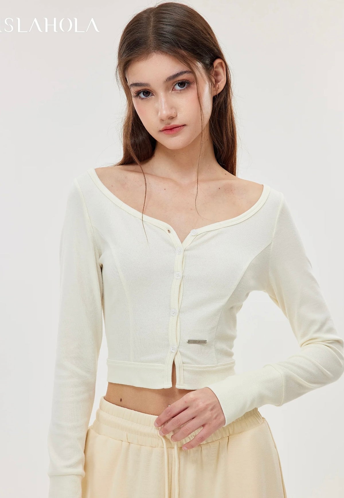 ISLAOUT074 Button Scoop Neck Cropped Cardigan — image 3